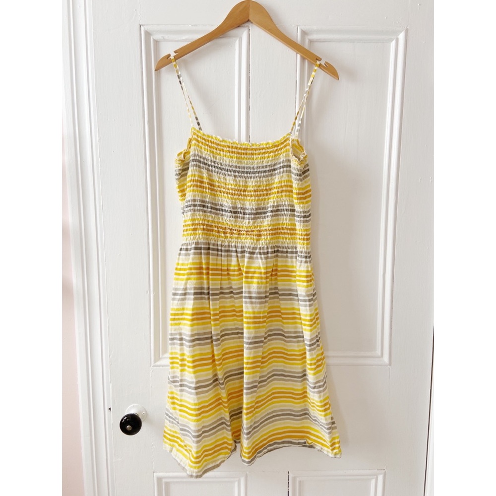 H&M size 14 dress. Smocked top. Great condition.